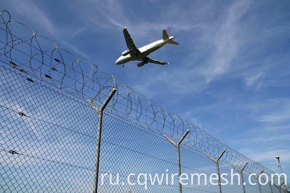 chain-link-airport-fencing-concertina-wire